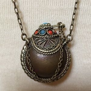 Bronze snuff necklace